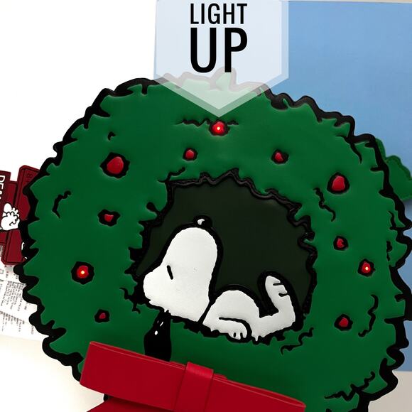 Loungefly Snoopy Christmas Wreath Crossbody Woodstock Peanuts Light Up Holiday - Picture 7 of 13